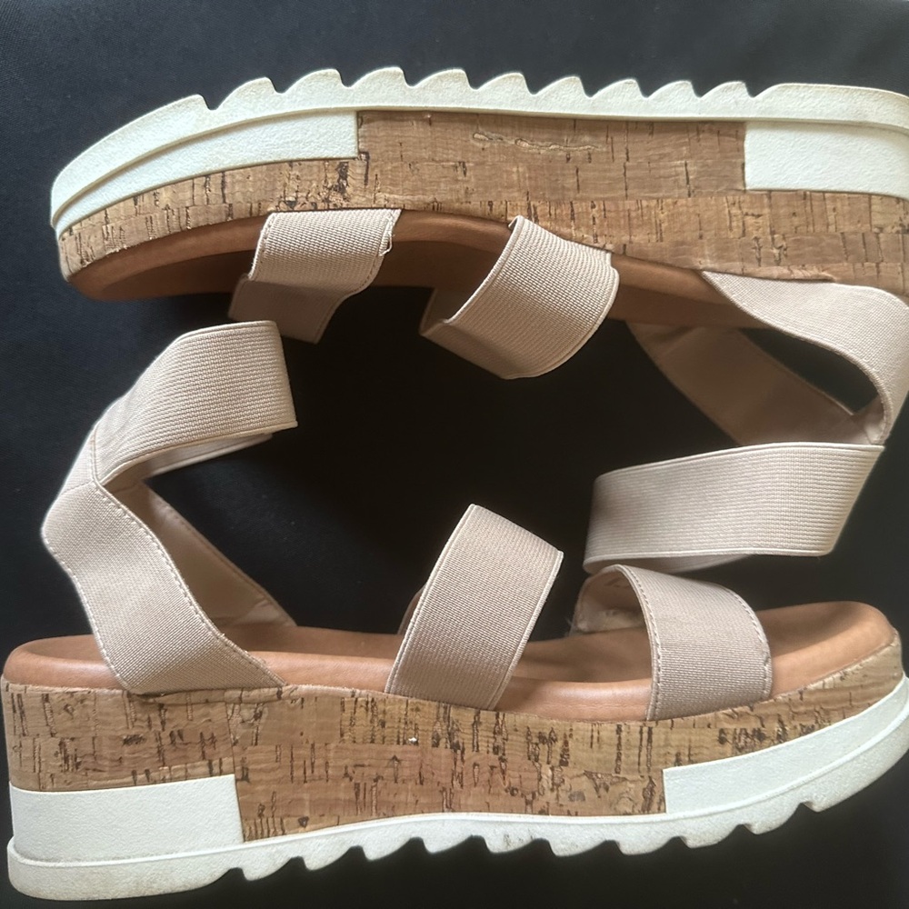 Steve Madden Tan Platform Sandals with Crisscross Straps